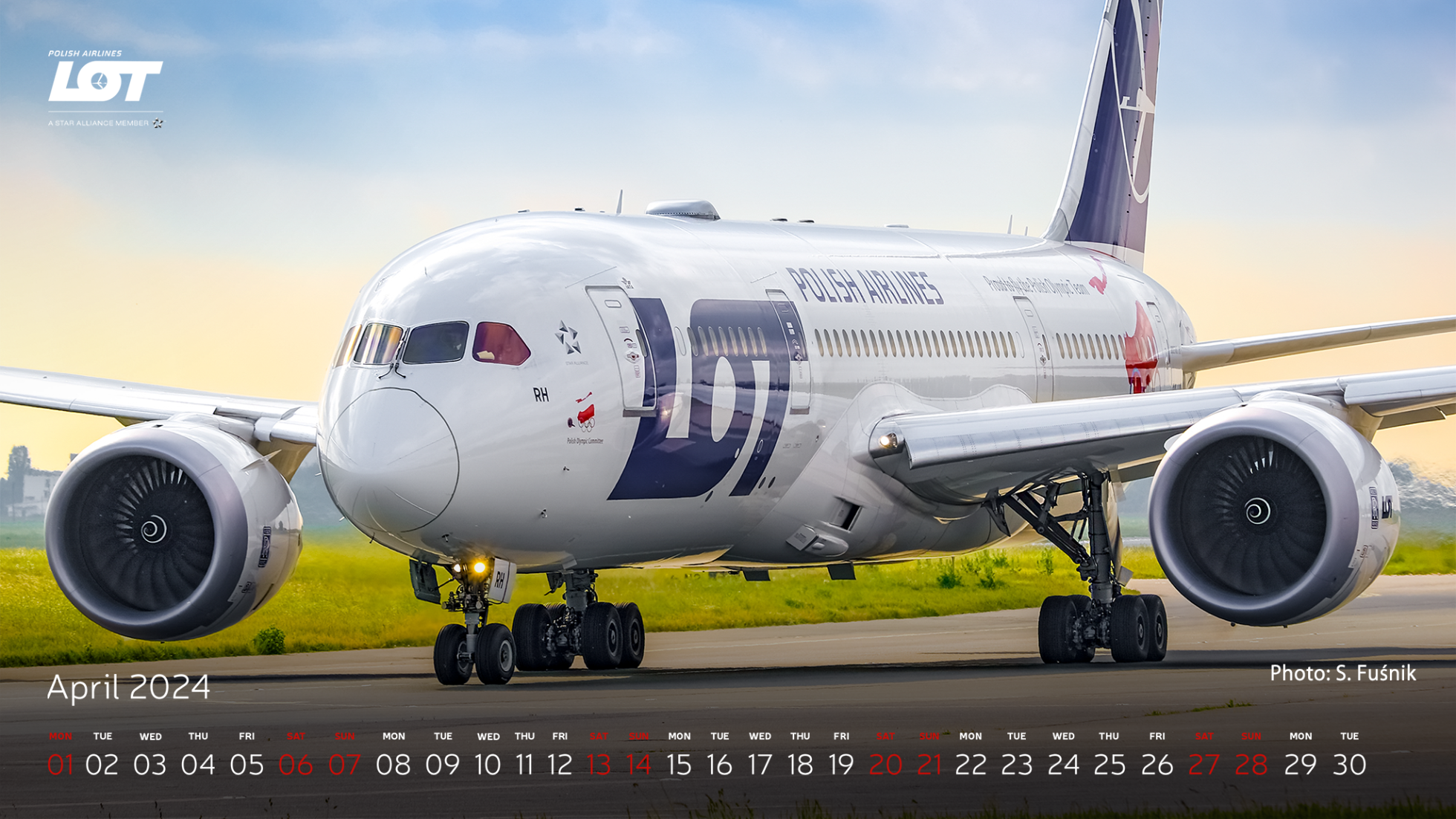 Boeing 787 taxiing at Warsaw Chopin Airport